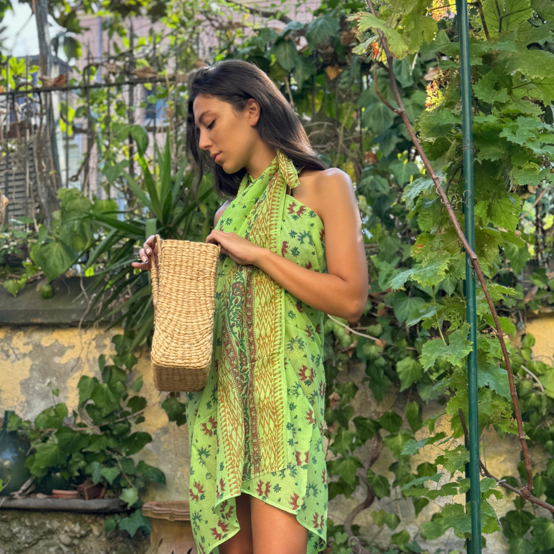 Pareo Sarong in Cotone Voile Indiano – Stampa Orientale Rossa e Blu su Verde