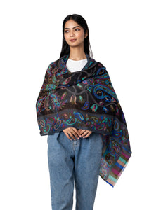 Paisley Scarf: The Charm of the East on Indian wool