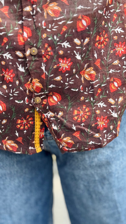 Camicia Donna in Cotone Indiano Block Print – Marrone con Fantasia Floreale, Maniche Lunghe, Bottoni in Legno