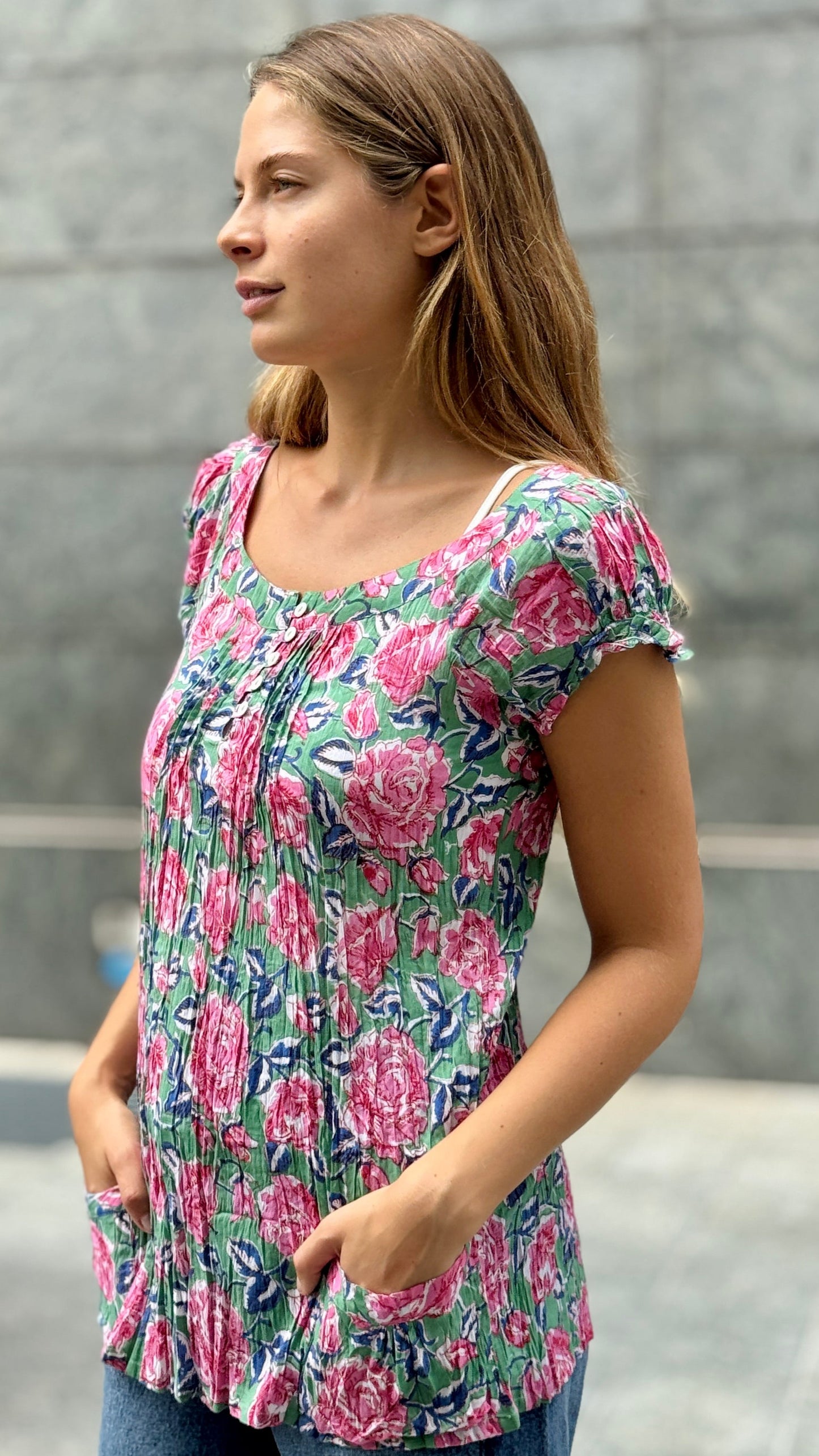 Camicia in Cotone Indiano Block Print – Verde con Fiori Blu e Rosa, Maniche Corte