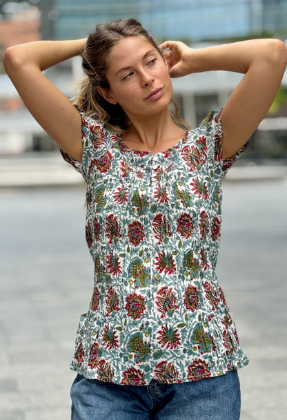 Camicia in Cotone Indiano Block Print – Bianca con Fiori Rosso Rubino e Foglie Smeraldo, Maniche Corte