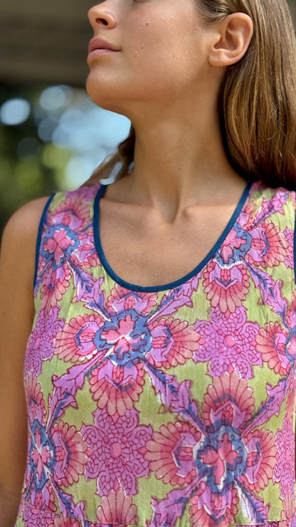 Abito Lungo in Cotone Indiano Block Print – Verde con Fiori Rosa e Foglie Blu, Smanicato, Taglia Unica