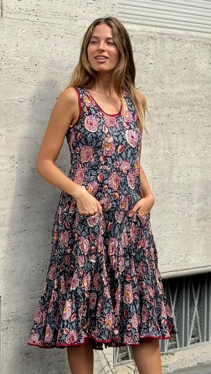 Abito Lungo in Cotone Indiano Block Print – Nero con Fiori Rossi e Gialli, Smanicato, Taglia Unica