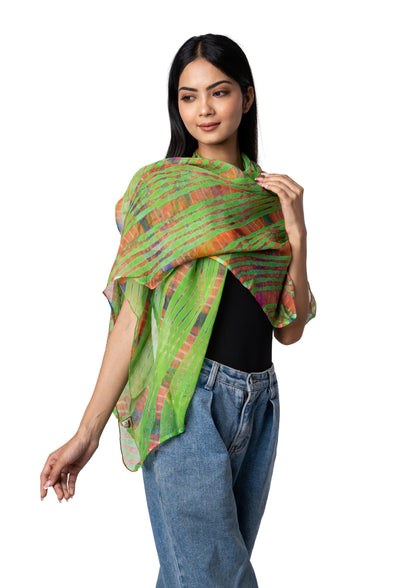 Square scarf in green silk chiffon with manual dyeing