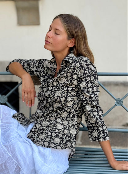 Blusa Donna in Cotone Khadi Block Print – Beige e Nera, Maniche Lunghe, Colletto Classico, Bottoni in Legno