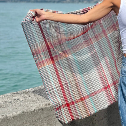 Sciarpa in cotone multicolore realizzata a mano, leggera sciarpa da viaggio a quadri, morbido scialle in cotone intrecciato, accessorio casual da indossare a strati, regalo per lei