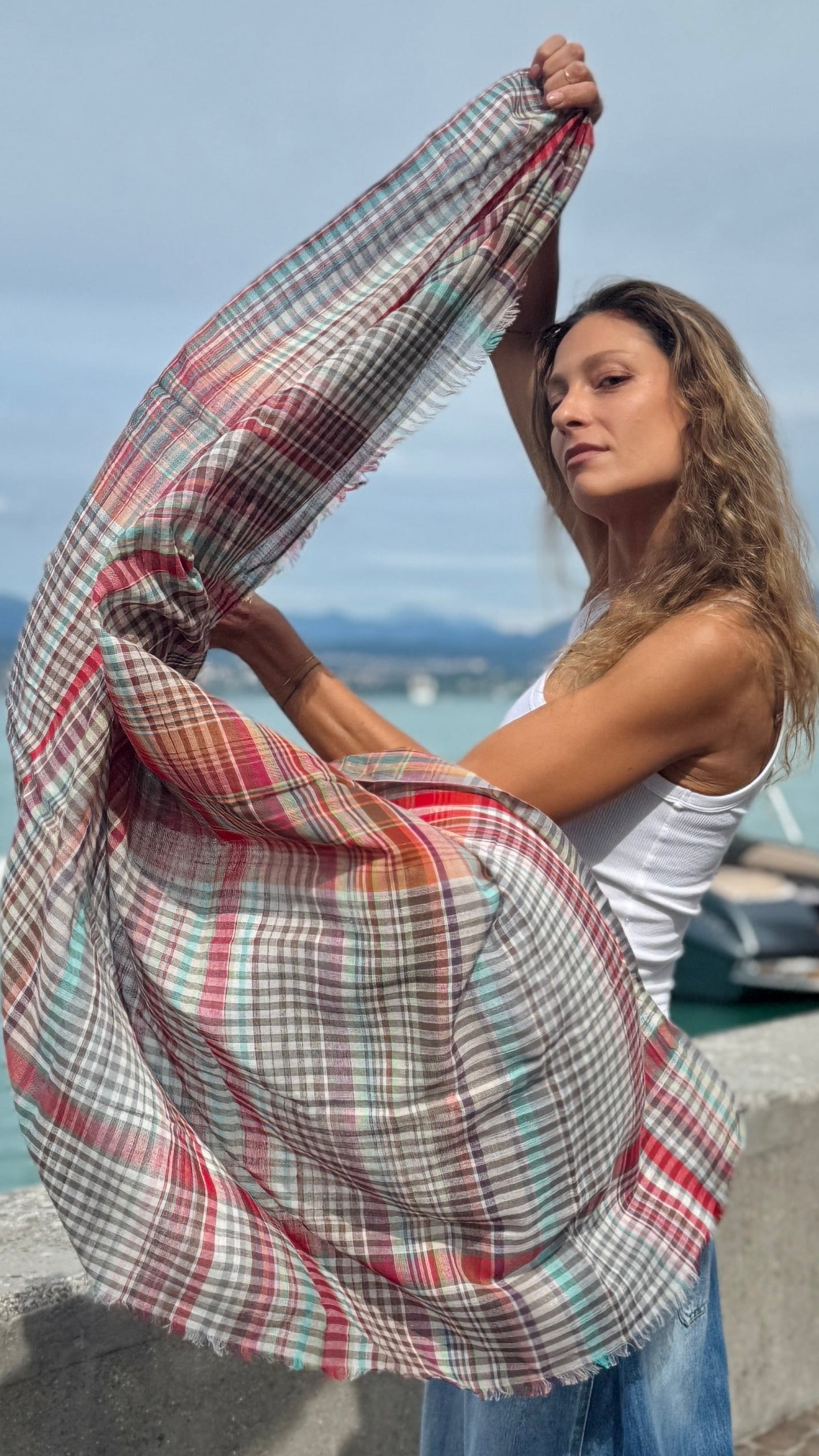 Sciarpa in cotone multicolore realizzata a mano, leggera sciarpa da viaggio a quadri, morbido scialle in cotone intrecciato, accessorio casual da indossare a strati, regalo per lei