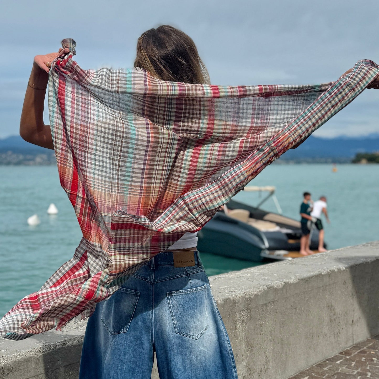 Sciarpa in cotone multicolore realizzata a mano, leggera sciarpa da viaggio a quadri, morbido scialle in cotone intrecciato, accessorio casual da indossare a strati, regalo per lei