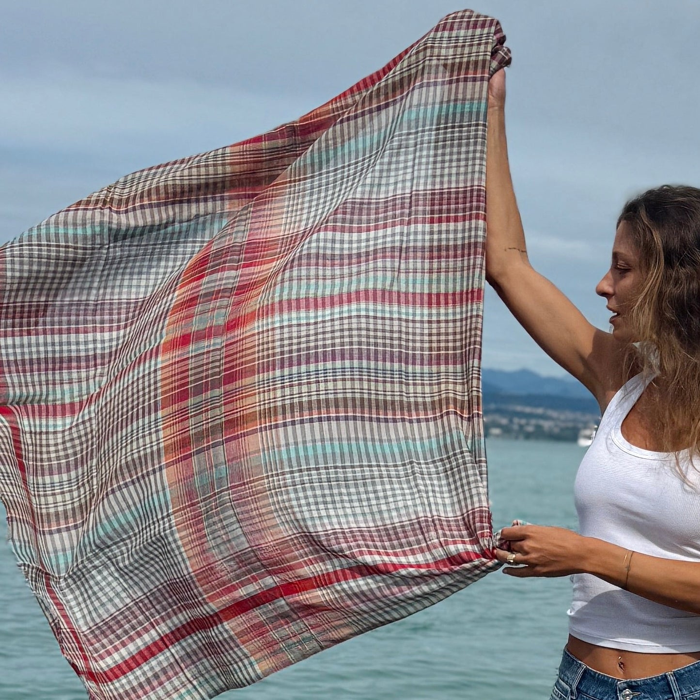 Sciarpa in cotone multicolore realizzata a mano, leggera sciarpa da viaggio a quadri, morbido scialle in cotone intrecciato, accessorio casual da indossare a strati, regalo per lei