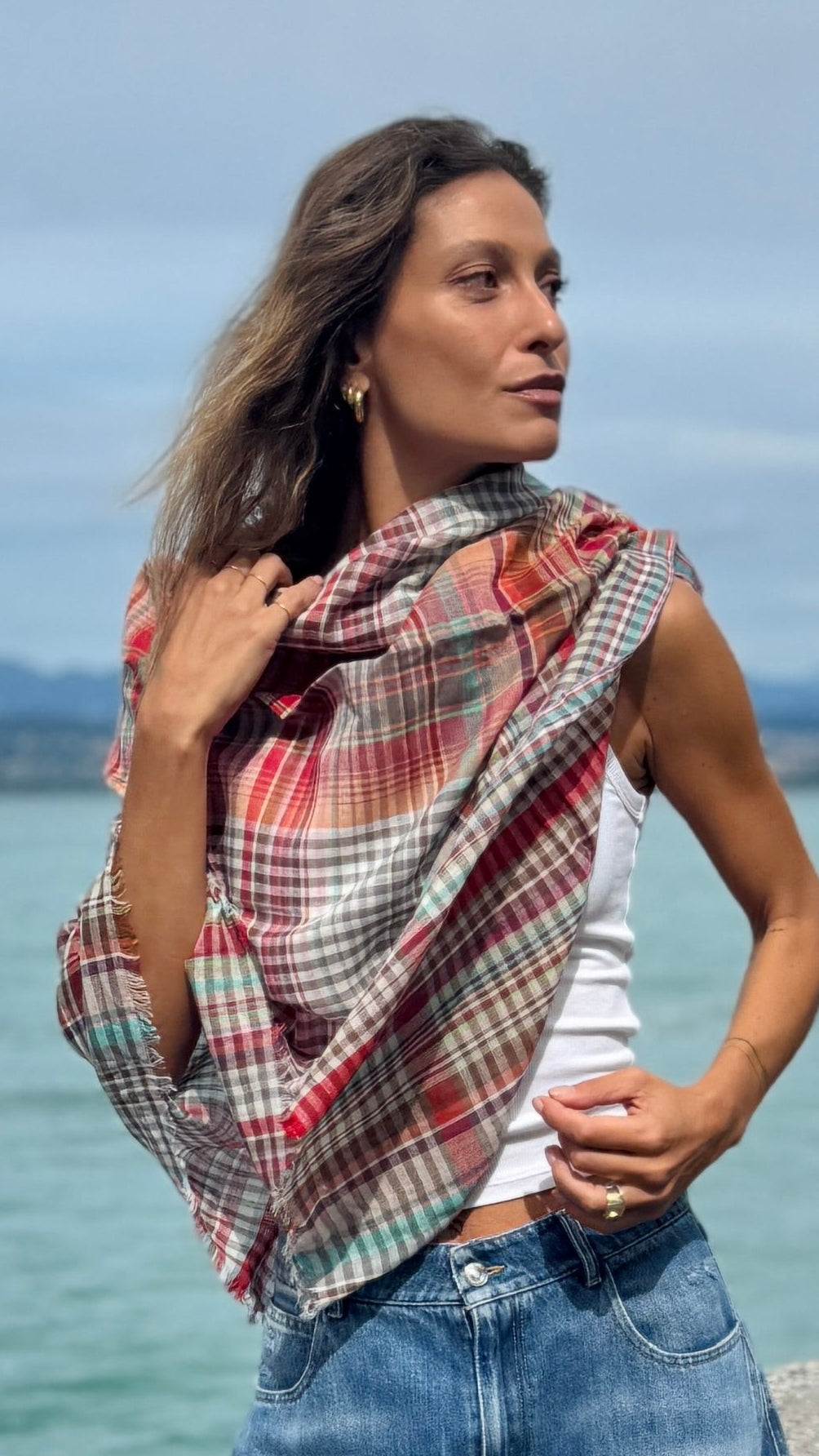 Sciarpa in cotone multicolore realizzata a mano, leggera sciarpa da viaggio a quadri, morbido scialle in cotone intrecciato, accessorio casual da indossare a strati, regalo per lei