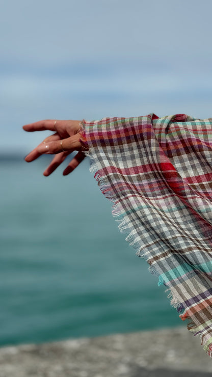 Sciarpa in cotone multicolore realizzata a mano, leggera sciarpa da viaggio a quadri, morbido scialle in cotone intrecciato, accessorio casual da indossare a strati, regalo per lei