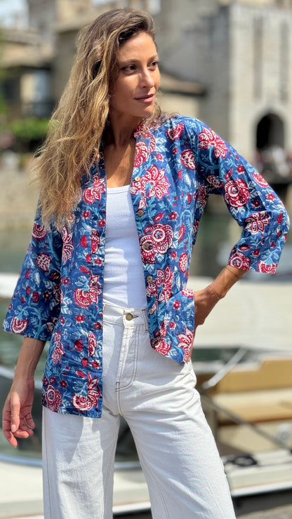Camicia Donna in Cotone Indiano Block Print – Blu con Fantasia Floreale, Maniche 3/4, Colletto a V, Bottoni in Legno