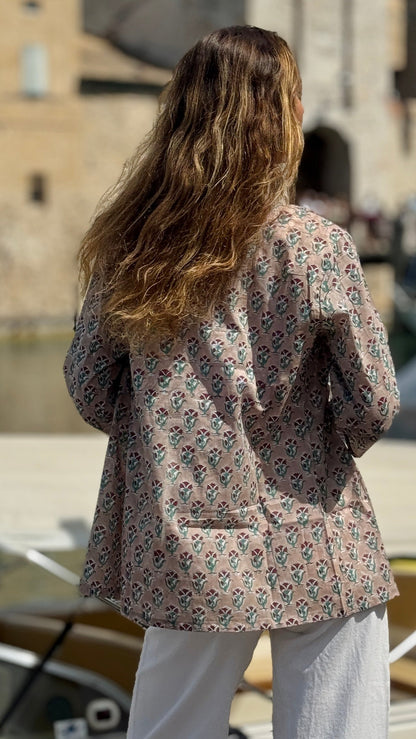 Camicia Donna in Cotone Indiano Block Print – Beige con Fantasia Floreale, Maniche 3/4, Colletto a V, Bottoni in Legno