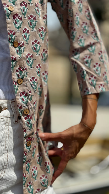 Camicia Donna in Cotone Indiano Block Print – Beige con Fantasia Floreale, Maniche 3/4, Colletto a V, Bottoni in Legno