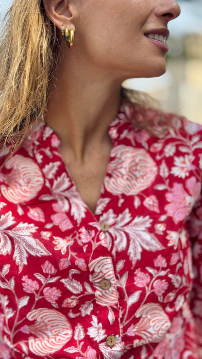 Camicia Donna in Cotone Indiano Block Print – Rossa con Fiori, Maniche 3/4, Colletto a V e Bottoni in Legno