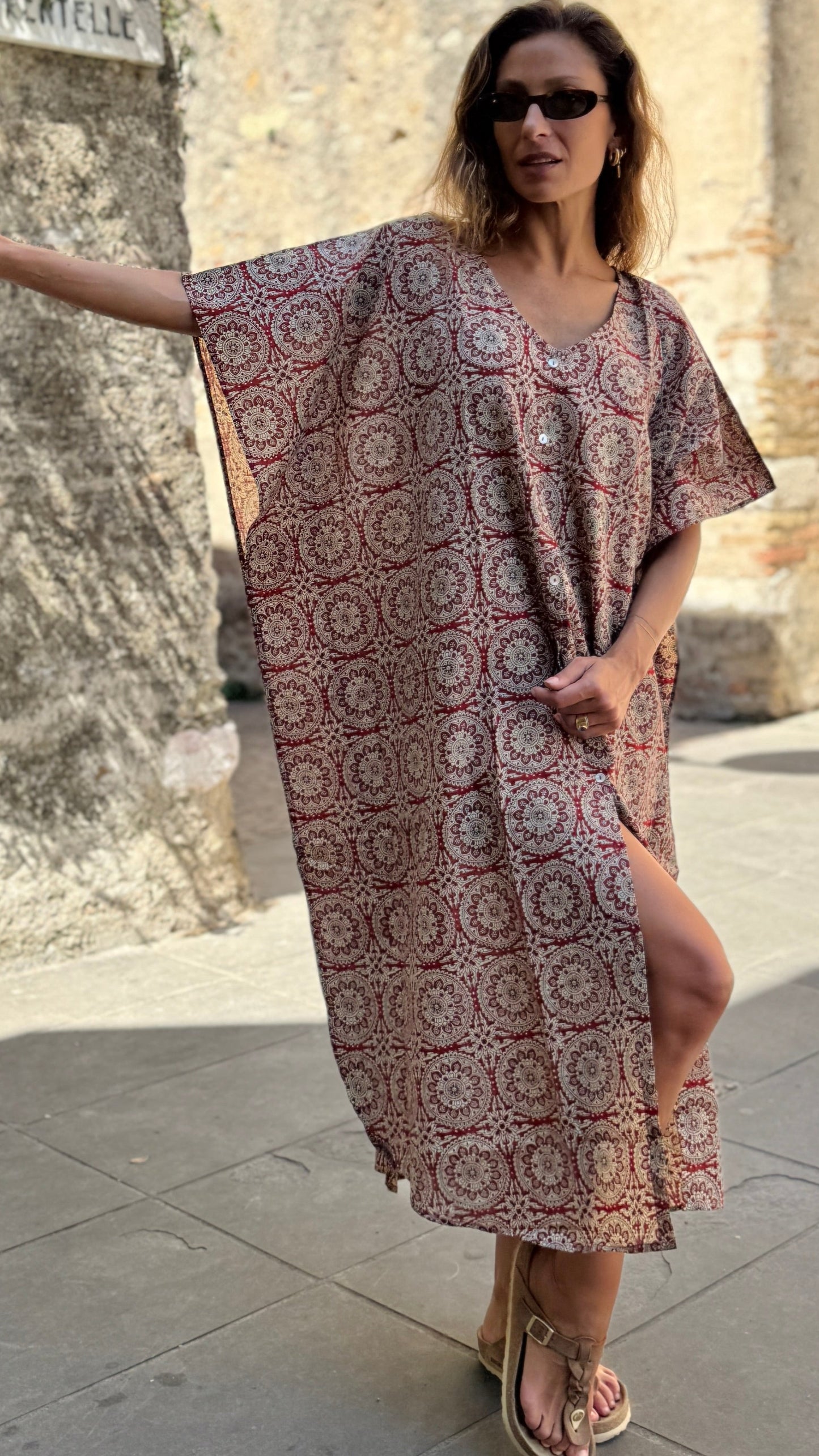 Caftano in Cotone Indiano Beige e Rosso con Stampa Block Print Geometrica – Eleganza Free Size