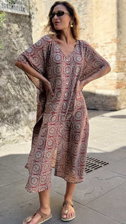 Caftano in Cotone Indiano Beige e Rosso con Stampa Block Print Geometrica – Eleganza Free Size