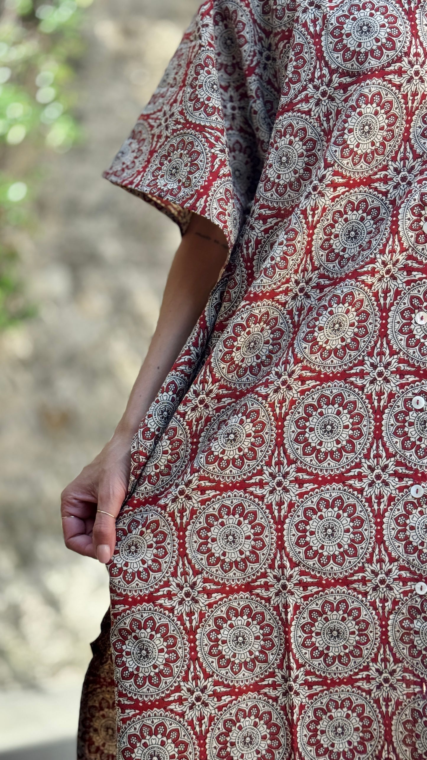 Caftano in Cotone Indiano Beige e Rosso con Stampa Block Print Geometrica – Eleganza Free Size