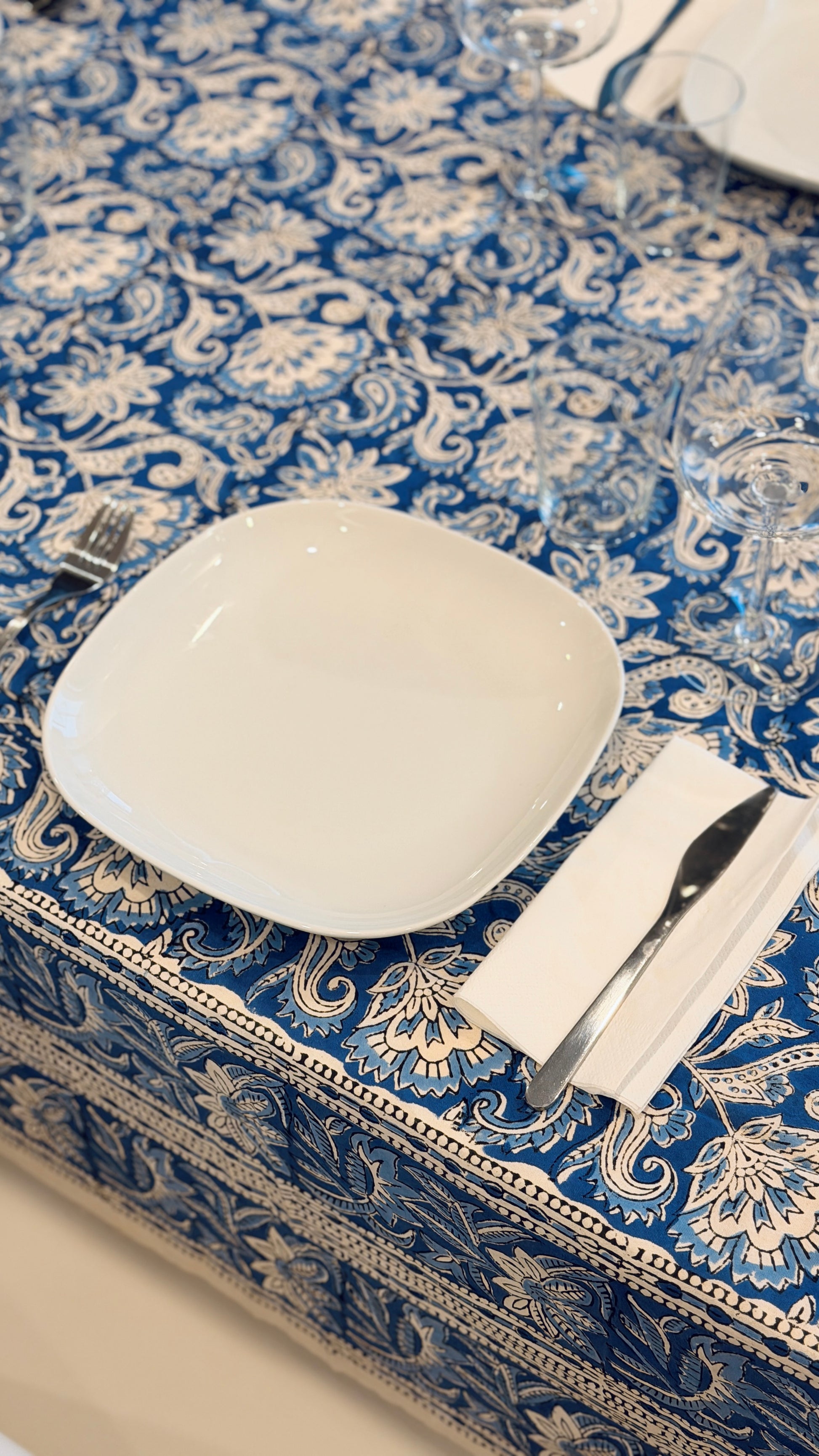 Hand-printed indigo blue block print cotton tablecloth 150x220cm (60x87 inches): intricate floral and paisley pattern with geometric decorative border.