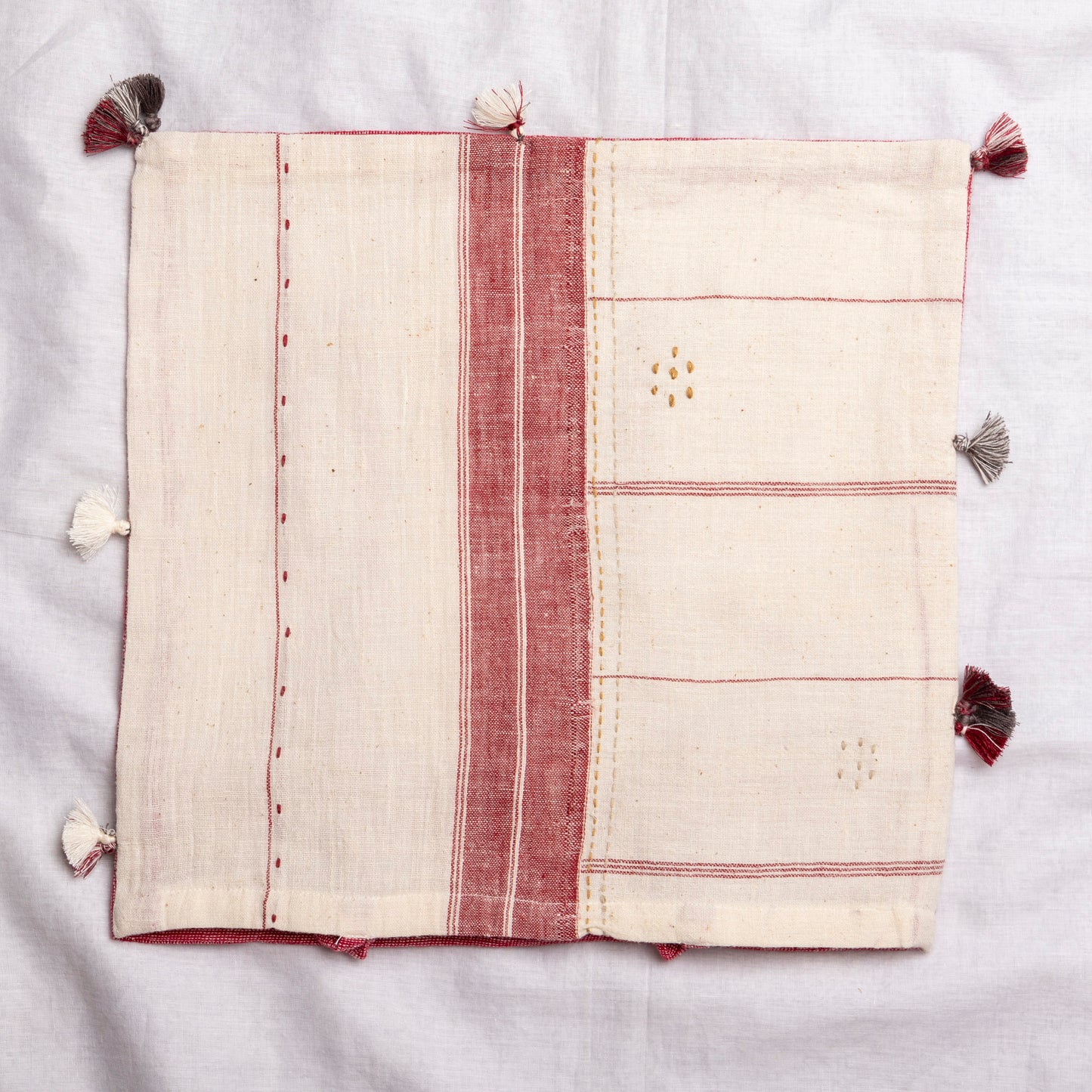 Set of 2 red and white cotton pillowcases 30x30CM