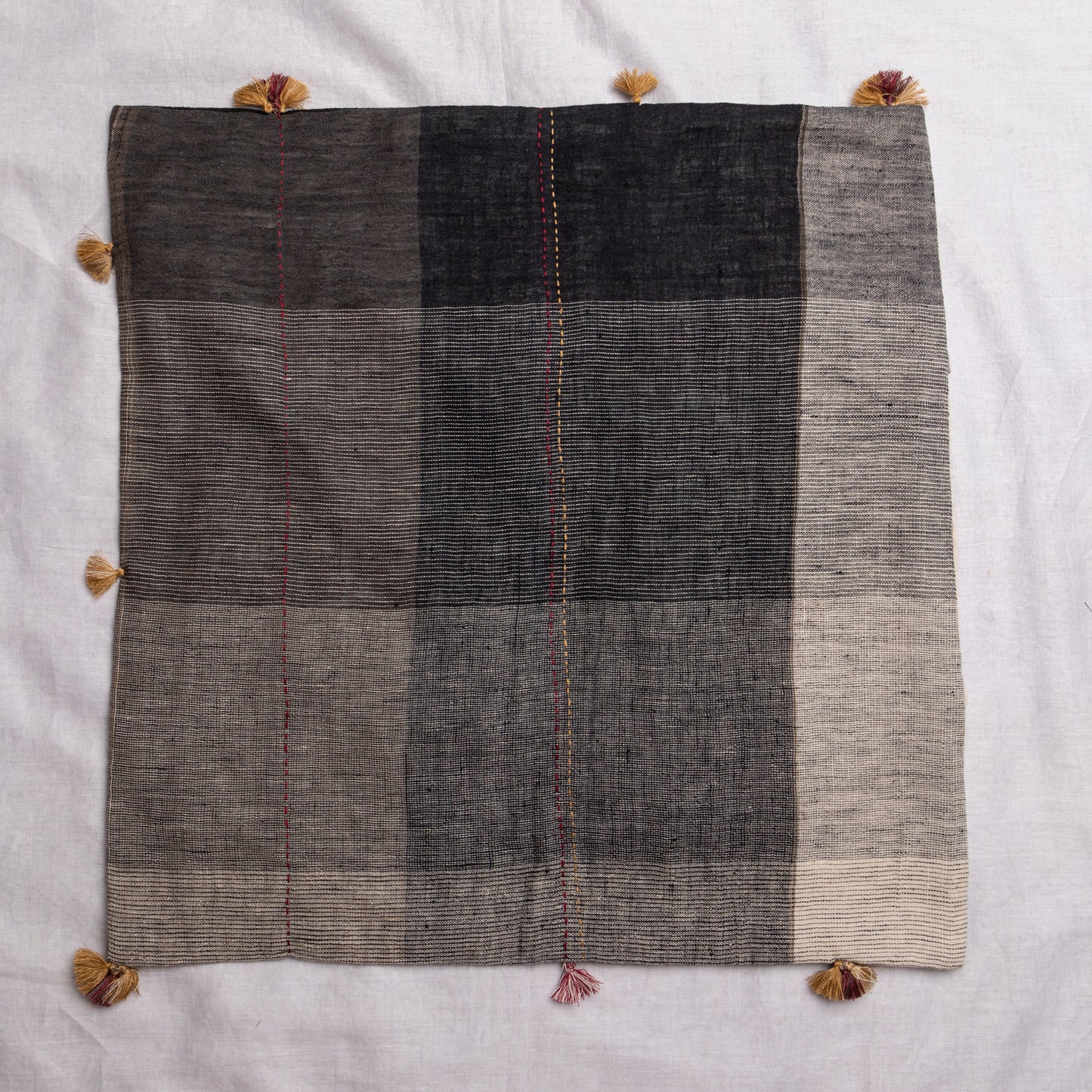 Set di 2 federe copricuscini fatti su telaio a mano colori grigio nero 45x45cm