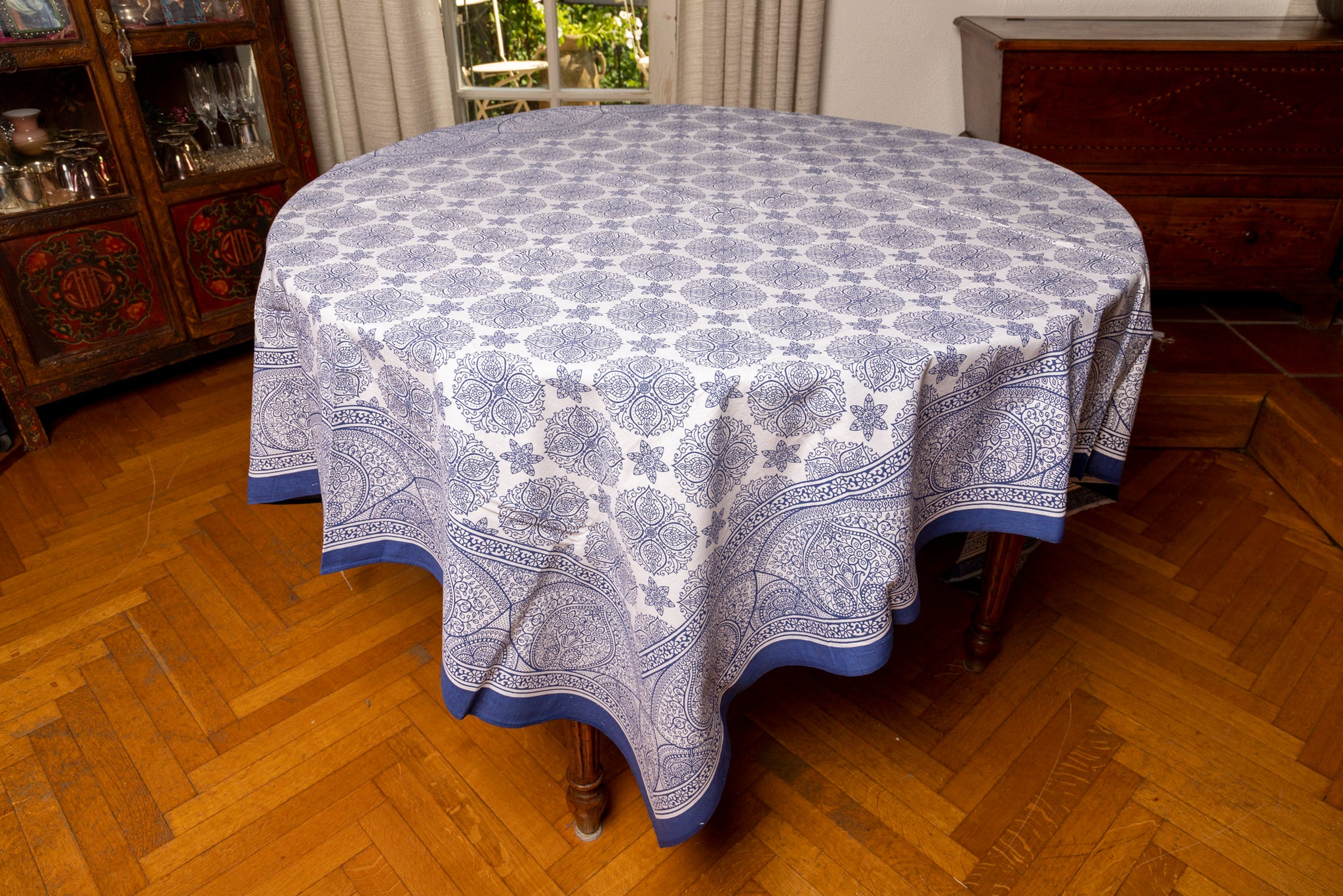 Hand-printed cotton tablecloth with geometric design 150x220cm