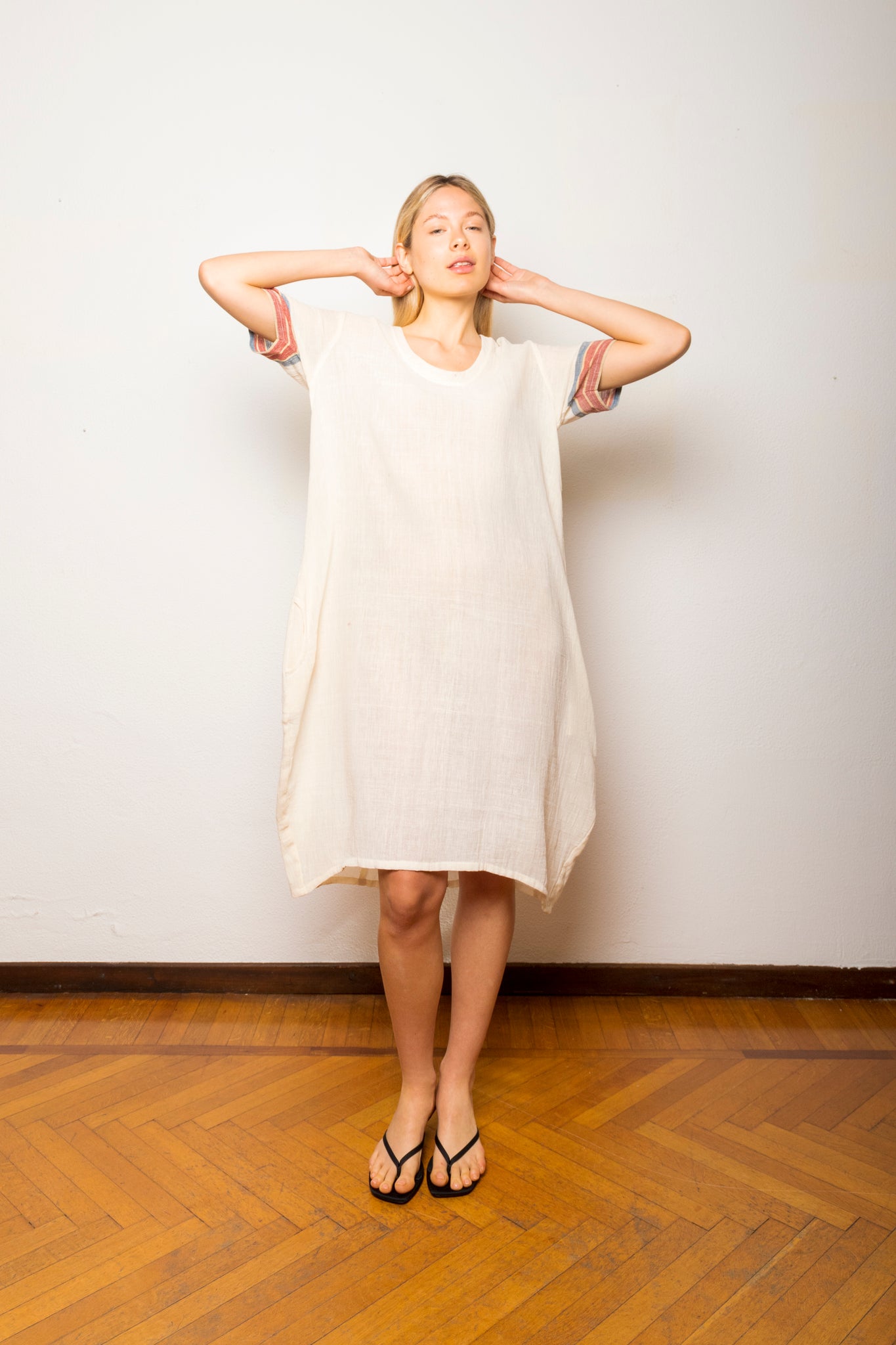 Women's sleeveless long dress in hand-spun cotton created on a manual loom - KALU028